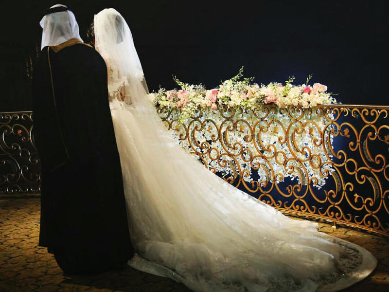 اضغط لمشاهدة الفيديو: شاب خليجي يتعرض لموقفٍ محرج خلال حضوره حفل زفاف